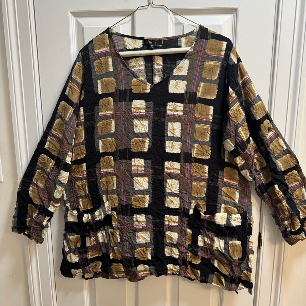 Women's Black and Tan Checkered Tunic.